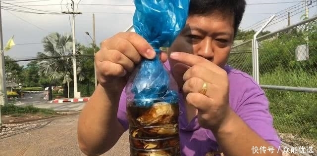 打开|男子捉了15只螃蟹,塞到瓶子里,15天后打开乐坏了!