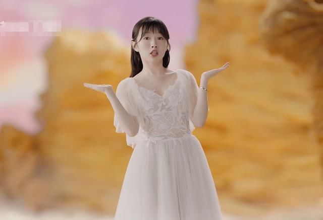  感觉|《中餐厅》嘉宾宣传，赵丽颖李浩菲同穿白裙子，感觉却完全不一样