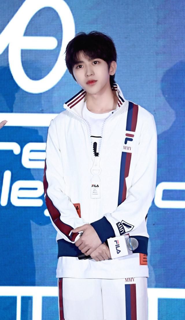  习生|蔡徐坤品牌活动饭拍，运动风学长坤上线！你的“夏日情人”来袭