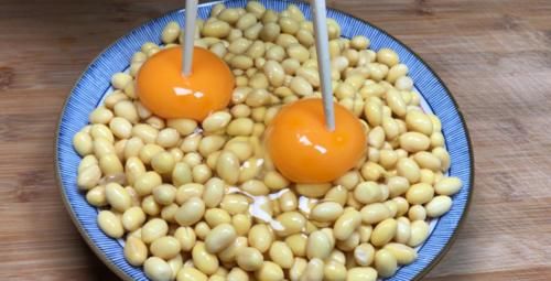  油条|黄豆不要只会打豆浆，加2个鸡蛋，孩子多吃长个高，比油条还好吃