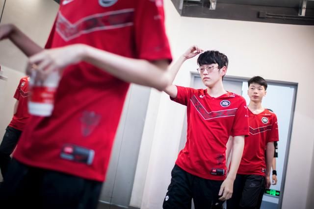 剧本|外国网友及LOL解说热议EDG击败LNG:他们是拿了之前LGD的剧本吗?