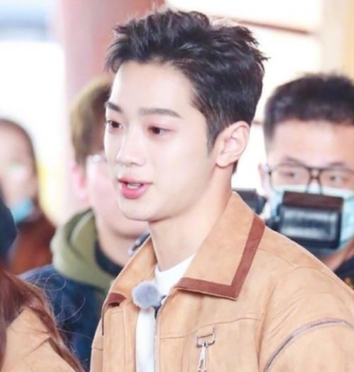  信大家对|“跑男”最新路透照，郭麒麟缺席，毛晓彤难掩美貌，成毅差距有点大！