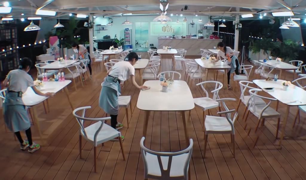  中餐厅|《中餐厅》赵丽颖槽点多？饭后先换衣服，让黄晓明送咖啡自己早休息