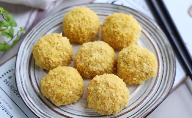 口感|高蛋白低热量的鸡胸肉丸,做一次够吃7天,减肥期间吃最好了