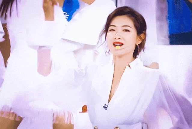 时代|综艺选秀进入“25时代”后,本该当评委的姐姐们却成了被点评的选手