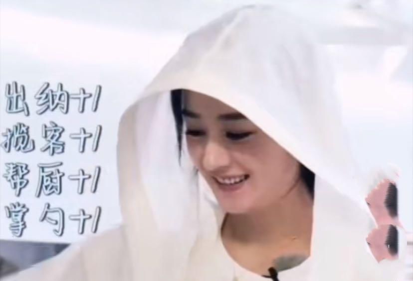  中餐厅|赵丽颖太能干! 《中餐厅》里切菜和揽客, 戴着帽子炒菜暴露了厨艺