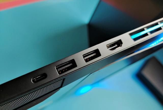 V700|游戏本杀出一匹黑马，荣耀猎人游戏本V700详细评测