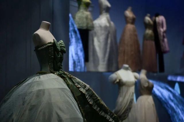  文化|杨颖 赵丽颖 黄轩等明星齐打卡，浓缩了73年DIOR文化的展览值得一看！