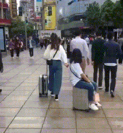  搞笑|搞笑GIF：用闺女钓小龙虾？确定是亲生的吗？