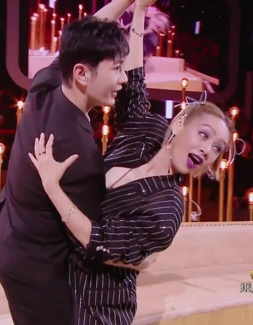  垫底|《浪姐》三公结果出炉：金莎失误张雨绮团垫底，淘汰者公布惹王霏霏崩溃大哭