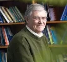 警察|一句歧义将他送上绞架，为他平反的是个语言学家