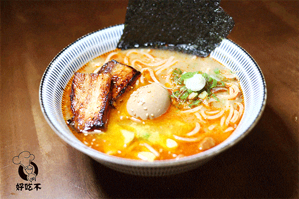  进去|纽约第一家日式油泼面+宝藏小酒馆新张！进去的居然都被上了一课？