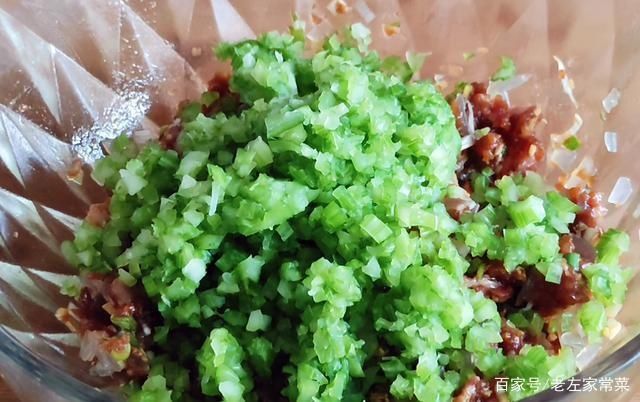 芹菜|包子从小吃到大,还是这种馅最好吃,鲜香美味,一顿8个不够吃