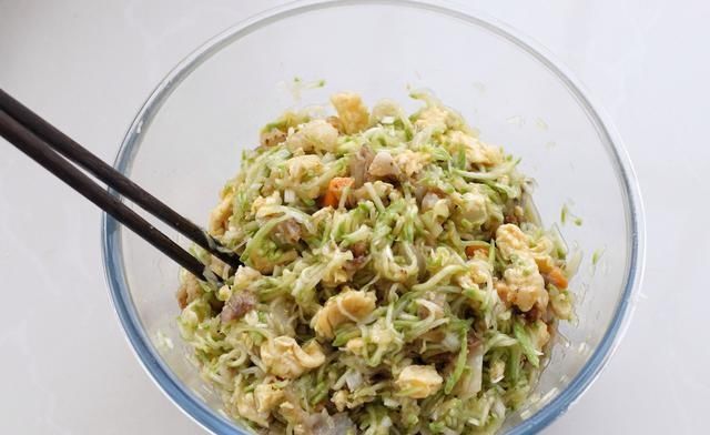 发酵|不揉面不发酵,用饺子皮做水煎包,皮薄馅大倍儿鲜美,当早餐正好