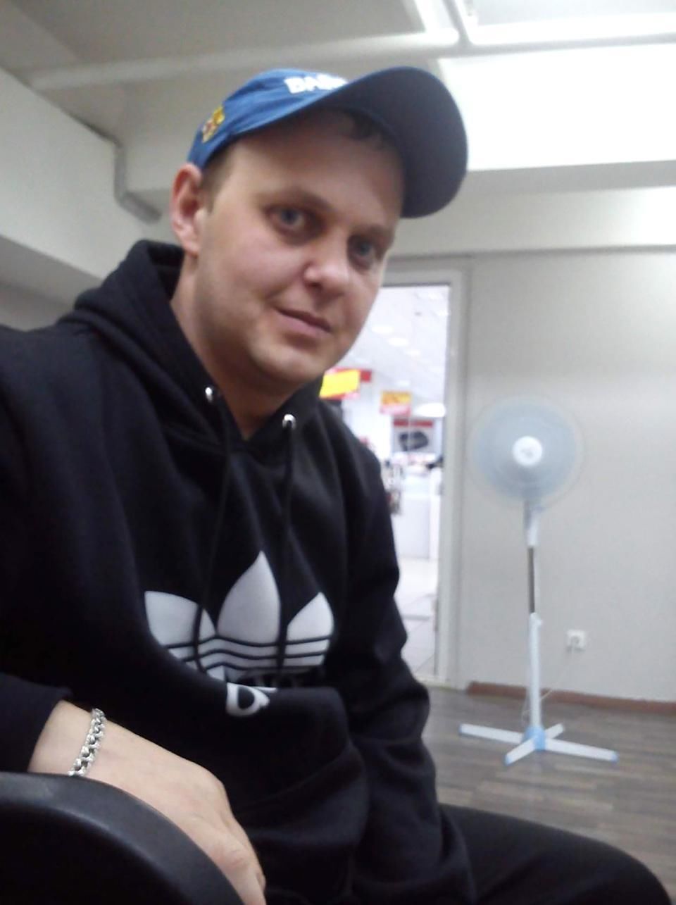 殴打|俄女童为好玩谎称被侵犯 无辜司机被她父母殴打致死