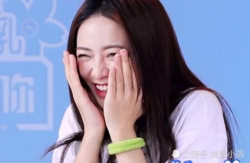 谢可寅|谢可寅表面装傻实则处处提防节目组,手段太高明不愧是选秀前辈