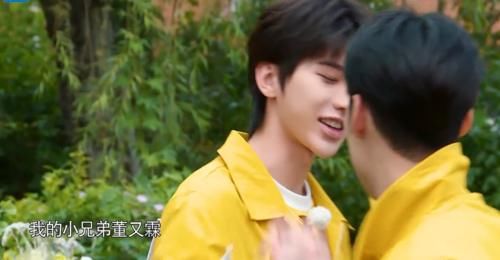  大厂|《偶像练习生》结束两年，蔡徐坤再遇大厂男孩，开口称呼让粉丝泪崩