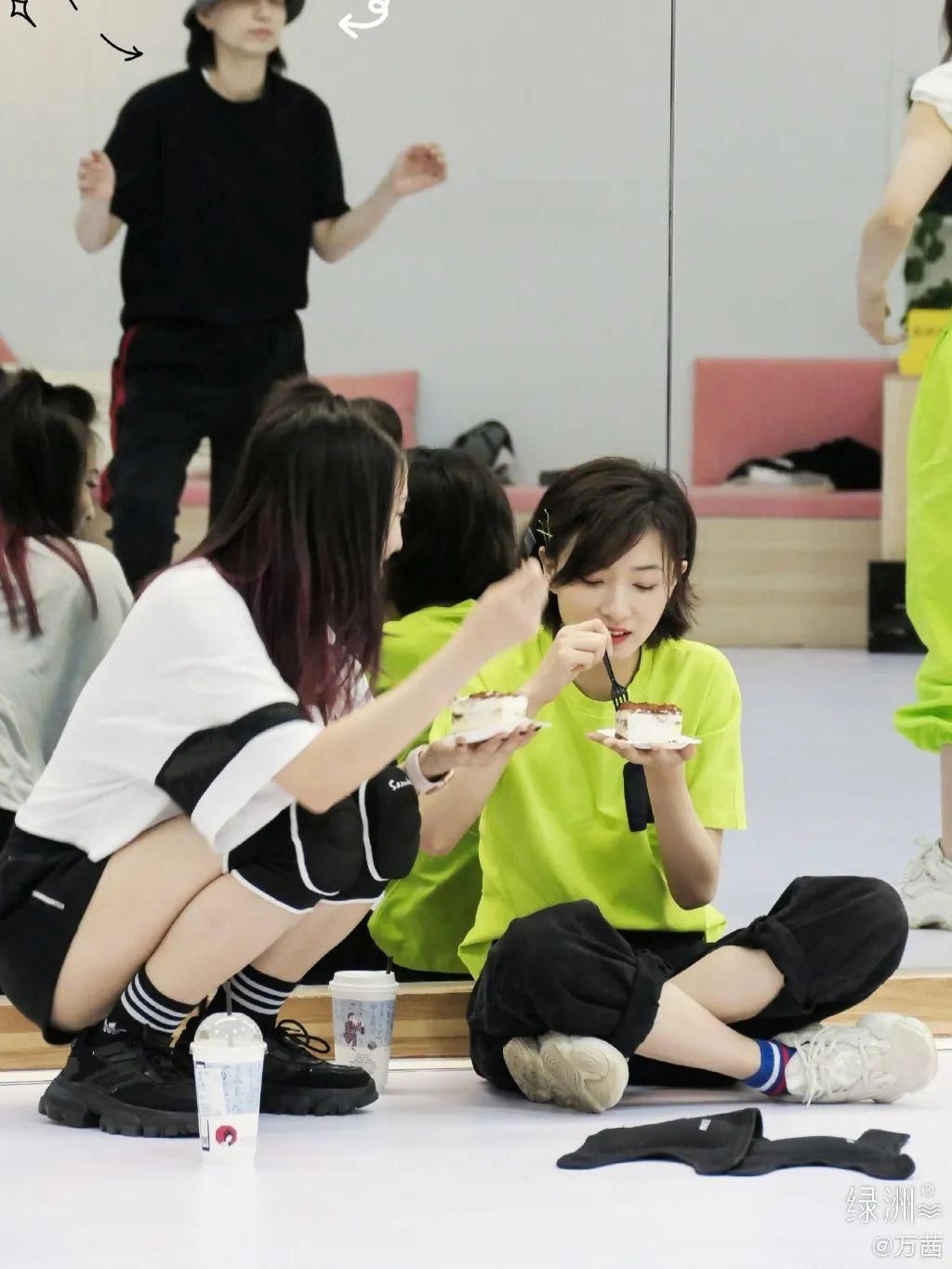  不想|不想红但一直上热搜,这解释苍白吗