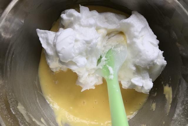 操作|法式甜点草莓慕斯,颜值高口味赞,操作非常简单,跟我一起做起来