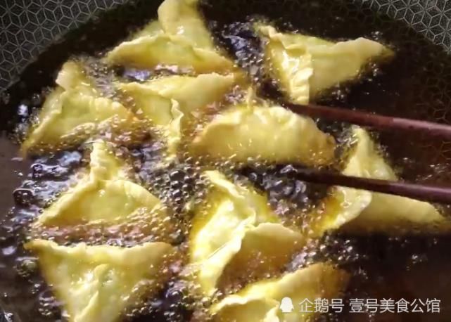  饺子|鲜香味美的油炸包菜饺，外脆里嫩，营养好吃，家人特爱吃