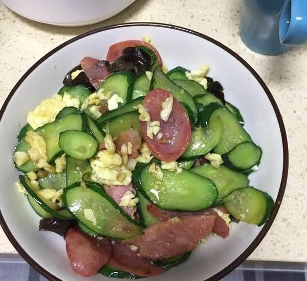  黄瓜|教你家常好吃的腊肠炒黄瓜，营养美味能解馋，上桌一盘根本不够吃