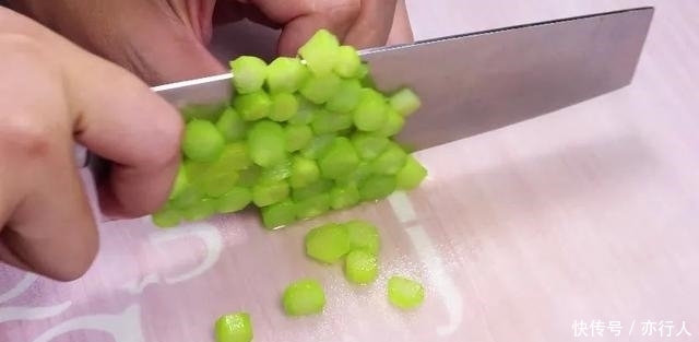 补铁|7个月宝宝爱吃的蛋黄黑小米粥,补铁又补钙!宝宝爱吃,辅食首选