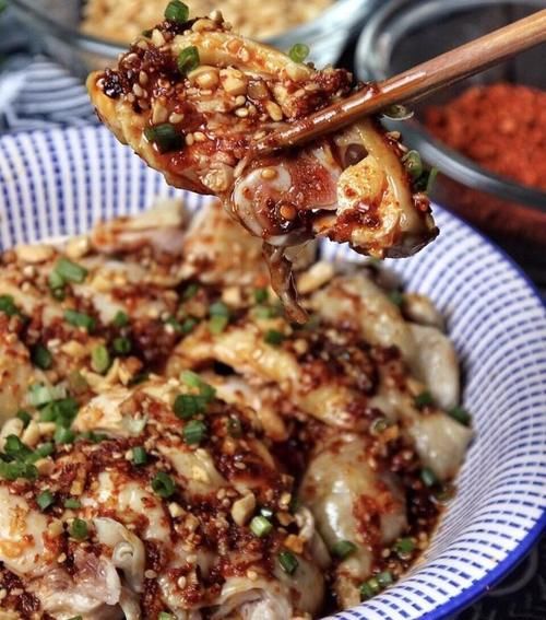  大厨|好吃到流口水的口水鸡，料汁是关键，掌握这步你也是大厨