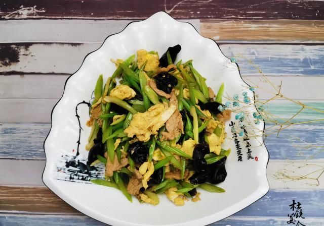  芹菜|1道菜，2种润肠食材，3大营养元素，快给血管肠子洗洗澡