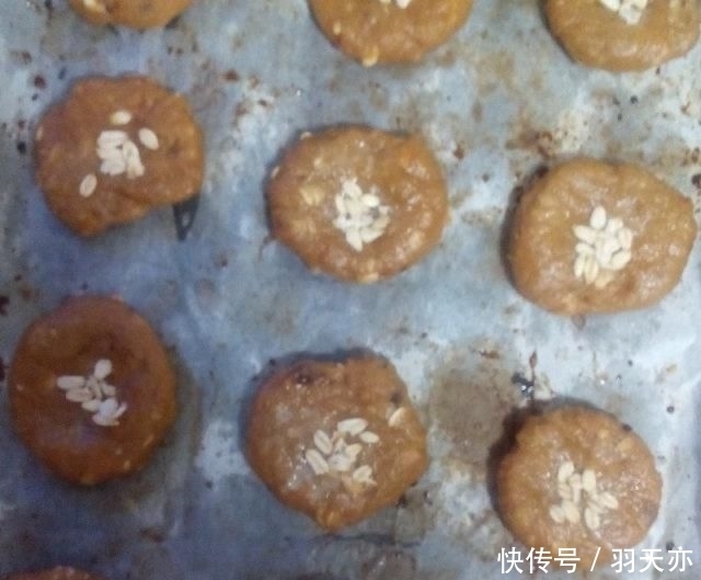  燕麦|用燕麦代替三分之一的面粉，用红糖代替糖，这些饼干既低脂又好吃