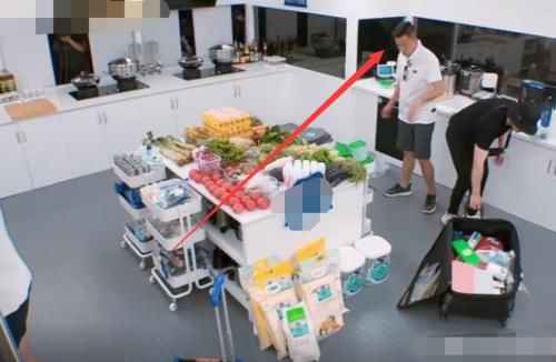  大厨|《中餐厅》林大厨买菜，先垫钱不算啥，当得知他自带火腿，报出价格后，懵了