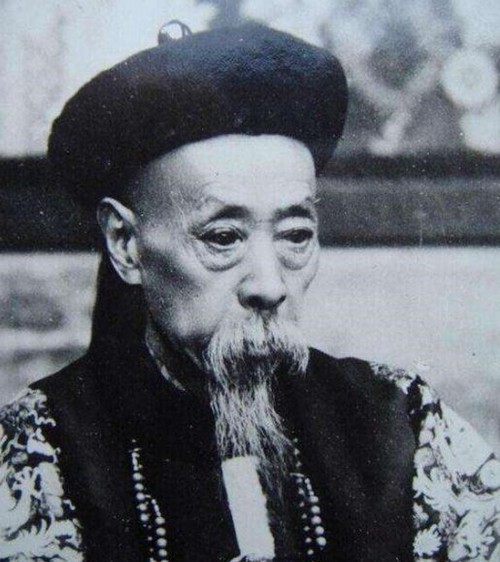 晚清|晚清第一美人:黑白照难掩美貌,慈禧照相必带她,最后却孤独终老