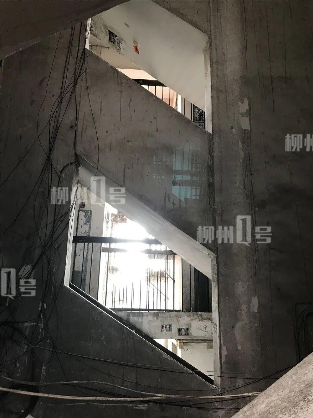  小区|叹息！一男子在柳邕路某小区坠楼，不幸身亡