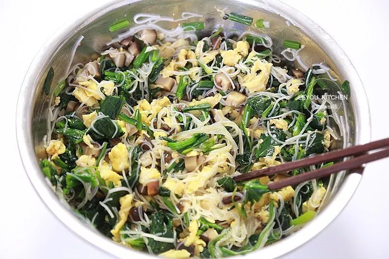  静置|在家做馅饼，和面很重要，照着做馅饼皮薄馅大，放凉了也软软的