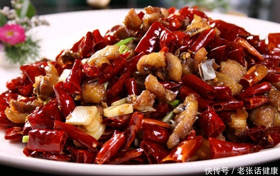 乳腺有问题时饮食上最怕什么(为什么女性容易有乳腺问题？日常要少吃4种食物，劝你别太放纵了)