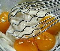  搅拌均匀|教你几道美味肉松蛋糕卷的做法！做法简单又好吃！