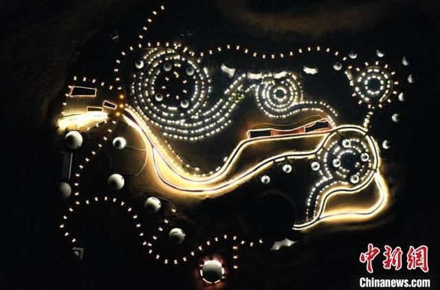  严情怀|腾格里沙漠边缘的摘星小镇