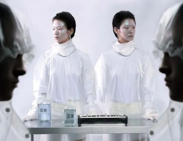 万茜|万茜的红西装吴昕的剪刀发夹被追着问哪买？是姐姐带火的小众品牌