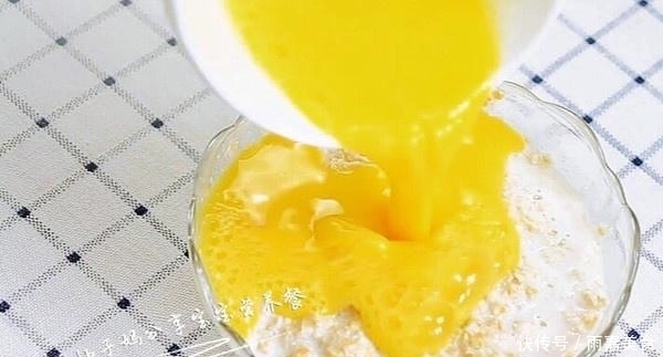 燕麦中|营养早餐这么做,无油无糖超简单,闺女闻着香气起床,一碗不够吃