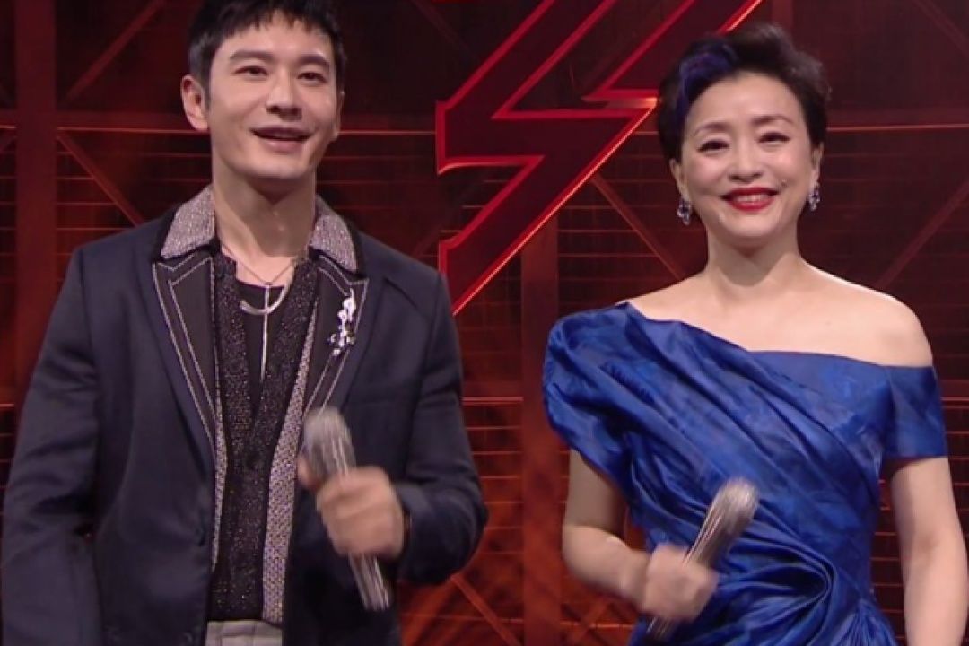  宁静|《姐姐》成团夜麻烦多：宁静出错让杨澜很尴尬，黄晓明主持爱抢话