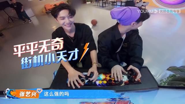  滑板|王一博的酷盖必备技能，滑板摩托车先靠边站，街霸对决才是潮流新指标！