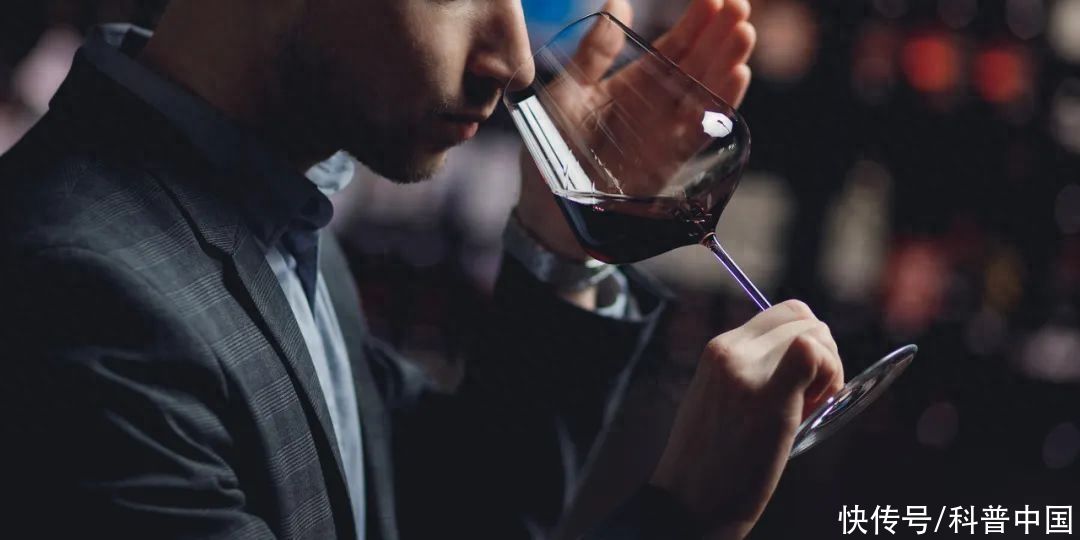自酿葡萄酒的危害和处理办法(葡萄酒对健康有益？自酿葡萄酒小心喝“出事儿”)