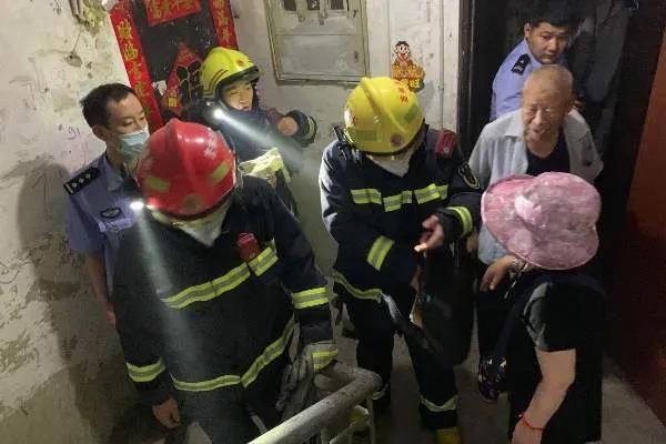 安庆|汽开分局安庆路派出所:勇担当 处火情