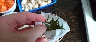  牛肋条|红酒炖牛肉，有人焯水有人直接炖？全不对！教你正确做法，太香了