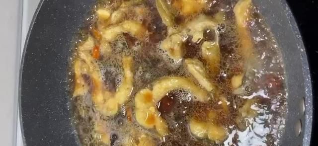  草鱼|教你做家常版红烧草鱼块，做出来肉质鲜嫩爽滑味道香辣咸鲜