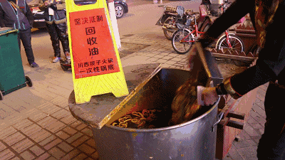  火锅|小龙坎制售2吨地沟油：地沟油卷土重来？不，它从未离开