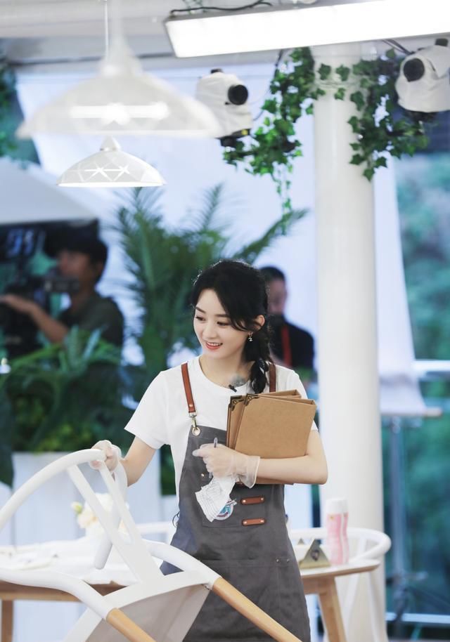  审核不仔细|《中餐厅》官博致歉赵丽颖，是失误还是炒作？观众仍需理性吃瓜