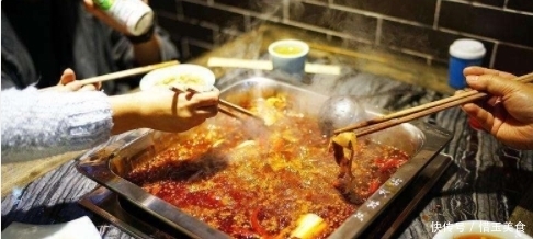 结完|一家4口吃火锅,只点素菜不点荤菜,结完帐被服务员叫住,尴尬了