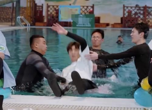  游记|《青春环游记》抄袭跑男我能忍，这道具质量是几个意思？