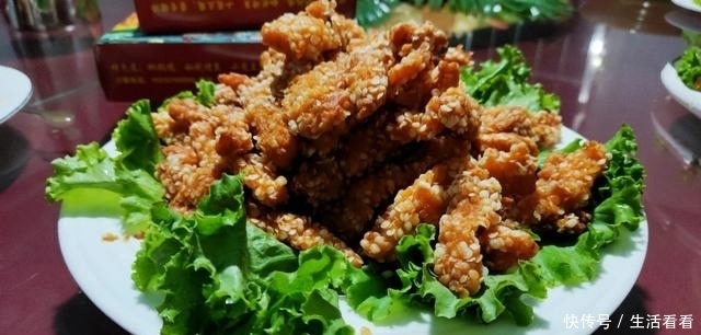 堂弟|堂弟18岁生日,二叔在临沂特色农家乐点一桌菜,两大家人吃嗨了