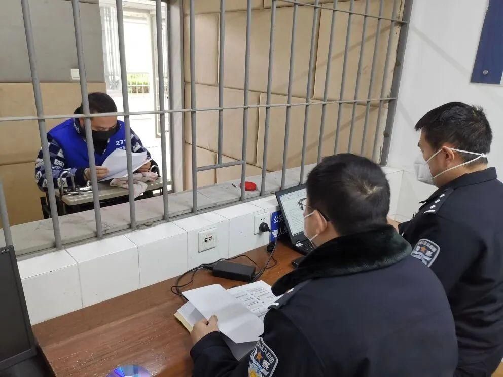  公安|你的个人信息被卖到哪了？可能就在这个“暗网”……｜今晚九点半